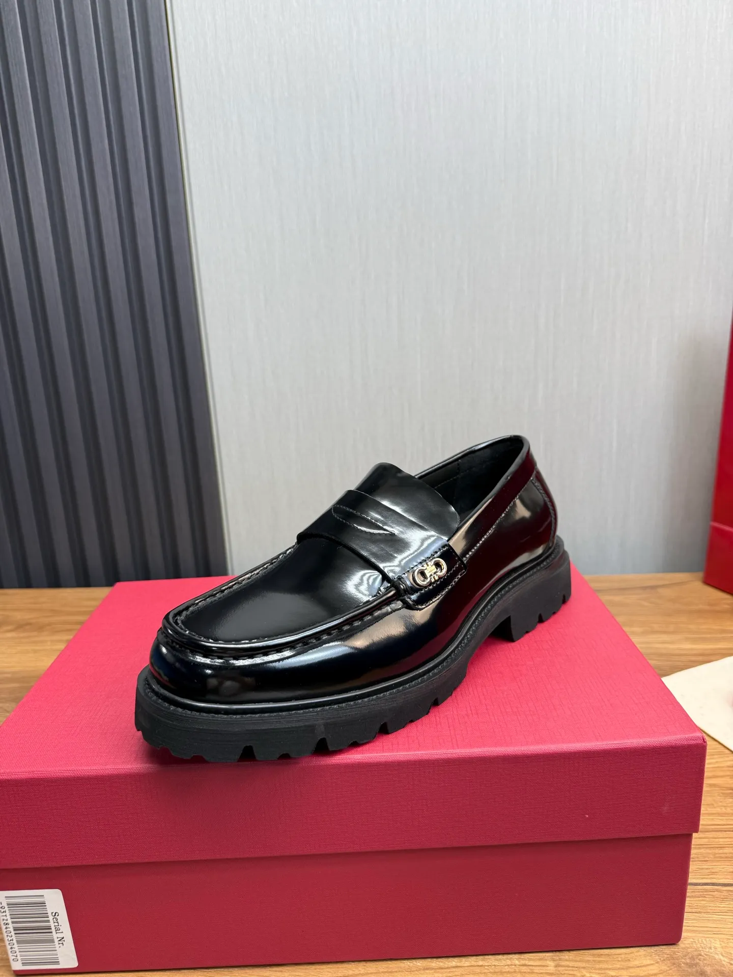 Men's shoes 💰880💰 Ferragamo. [Ferragamo] Men's Loaf leather shoes, the latest hot style, 1:1 original purchase quality, top quality, imported open-edge beaded cowhide leather on the upper, hand-made three-dimensional stitching highlights the round toe design, the inner feet are made of imported cowhide, with original wear-resistant rubber outsole, matching code 39-44, (38, 45 custom-made, non-refundable)